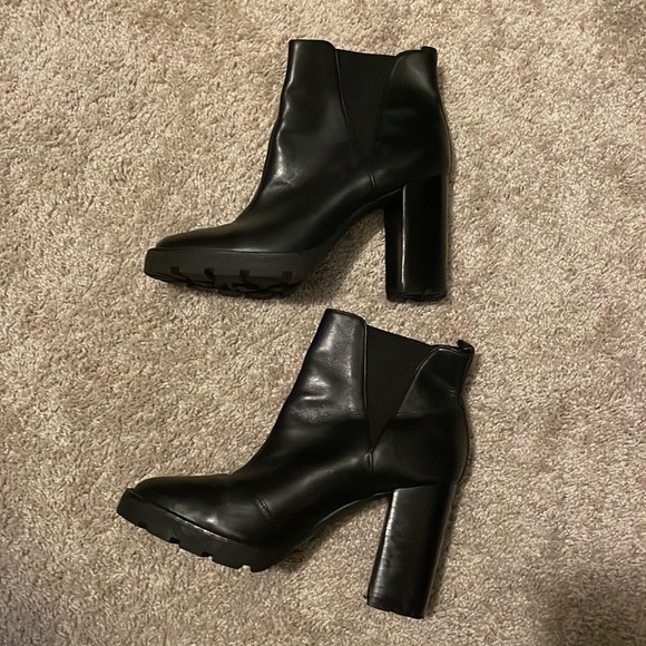Saks Fifth Avenue Lug Sole Black Leather Ankle Boot Sz 10 - Picture 3 of 14